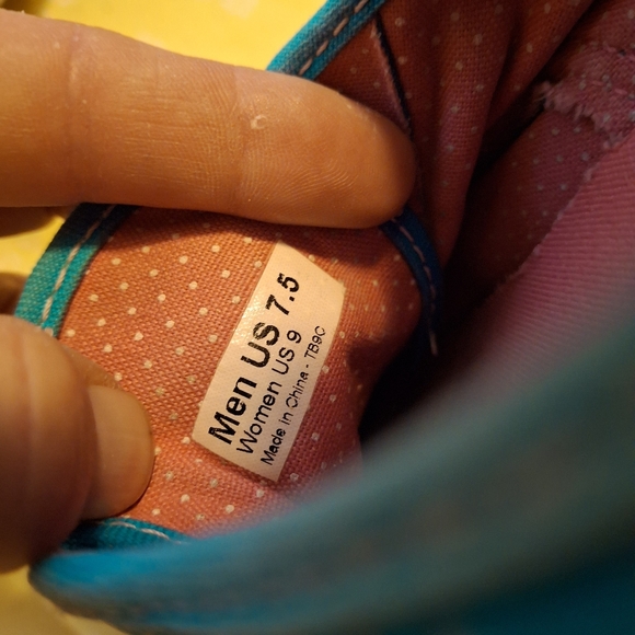 Vans x Hello Kitty Collection Authentic Lo Pro Hello Kitty Vans. - Picture 13 of 13